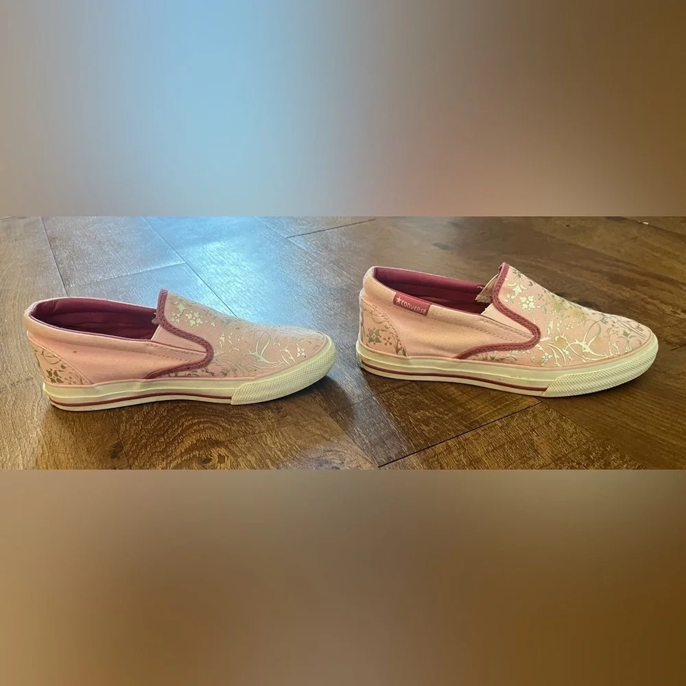 Converse girls slip on sneakers big girls size 3